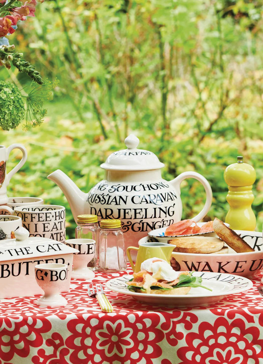 Emma Bridgewater Black Toast 4 Mug Teapot set with boxed packaging, featuring classic black and white toast design.