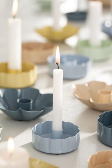 IB Laursen light blue wavy edge candle holder from the Summer collection, featuring a charming design and decorative details.