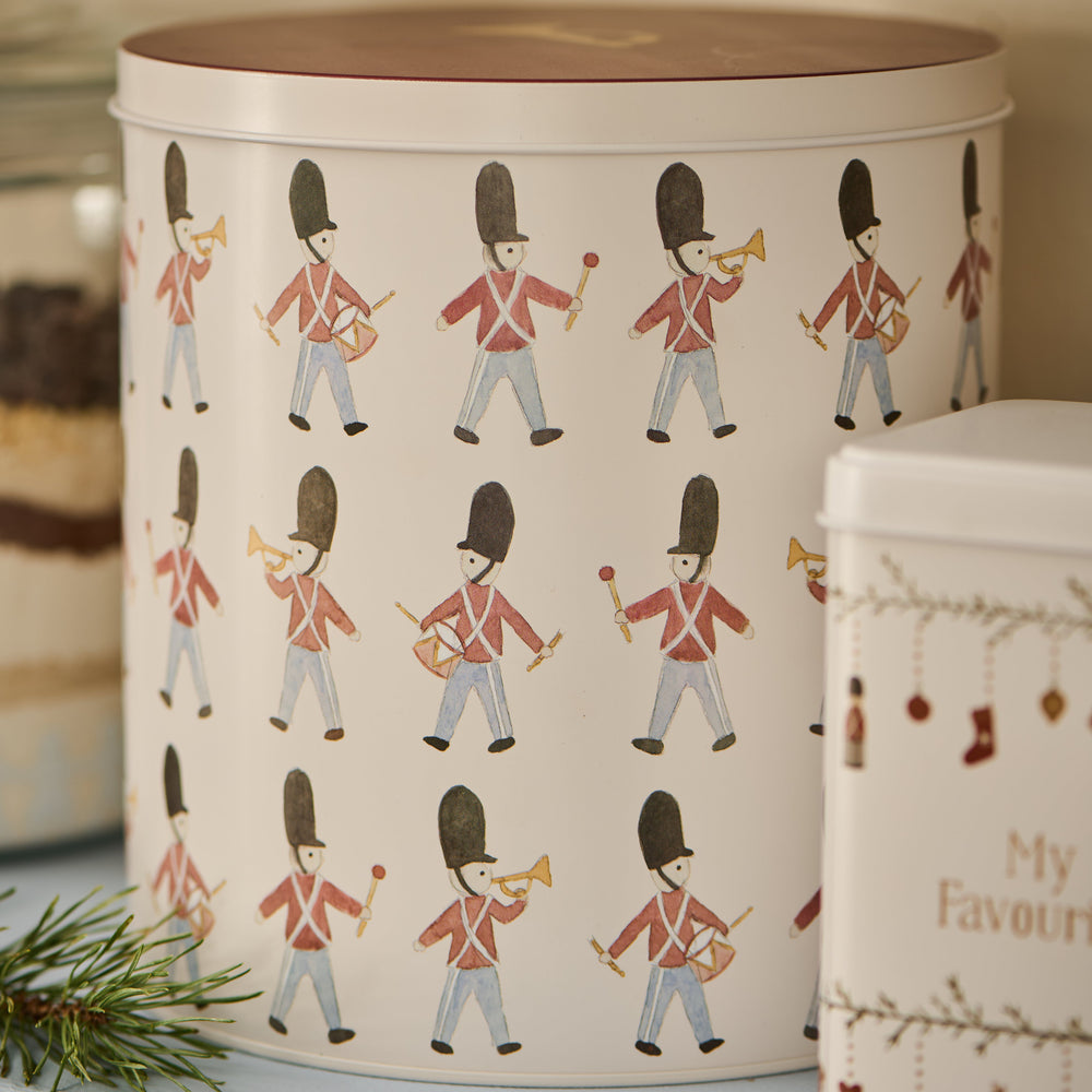 IB Laursen Christmas round cake tin with guards, featuring festive design, perfect for holiday baking and presentation.