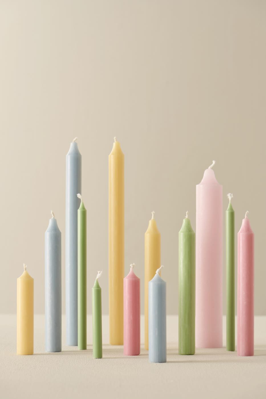 Light pink rustic candle from IB Laursen Summer collection, displayed in a cozy home setting.