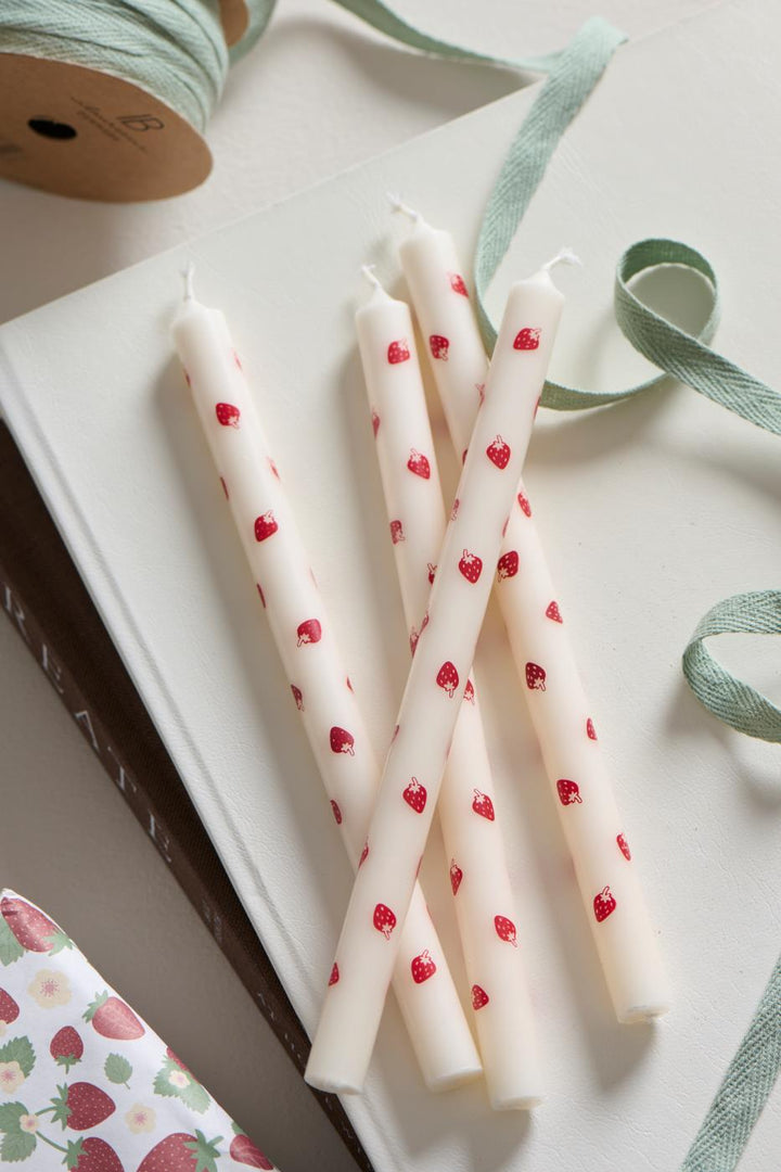 IB Laursen Summer taper candle decorated with strawberries, perfect for summer home decor and candle displays.