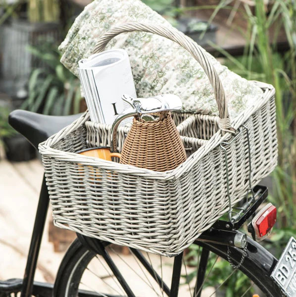 IB Laursen picnic basket with handle, rustic woven wicker design for outdoor picnics and gatherings.