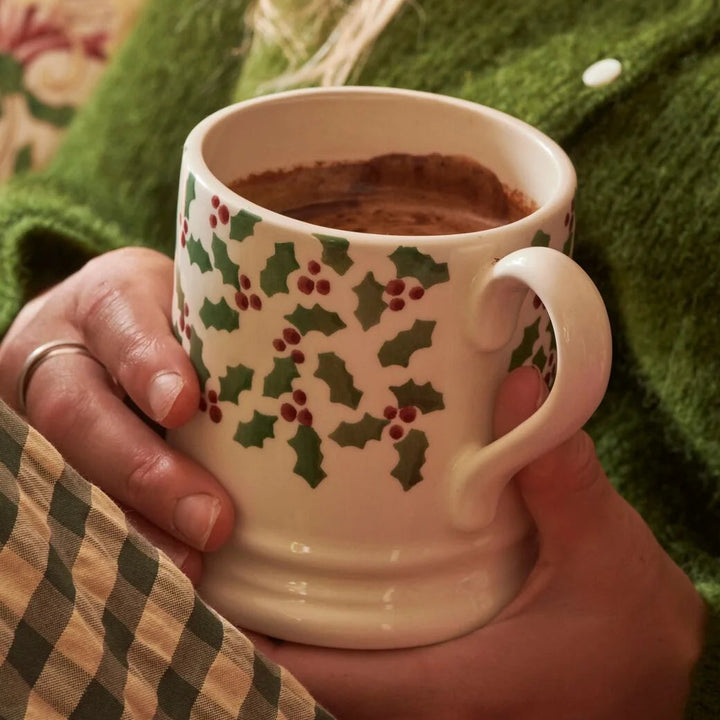 Tiny Scattered Holly 1/2 Pint Mug