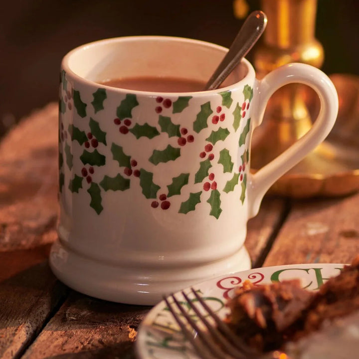 Tiny Scattered Holly 1/2 Pint Mug