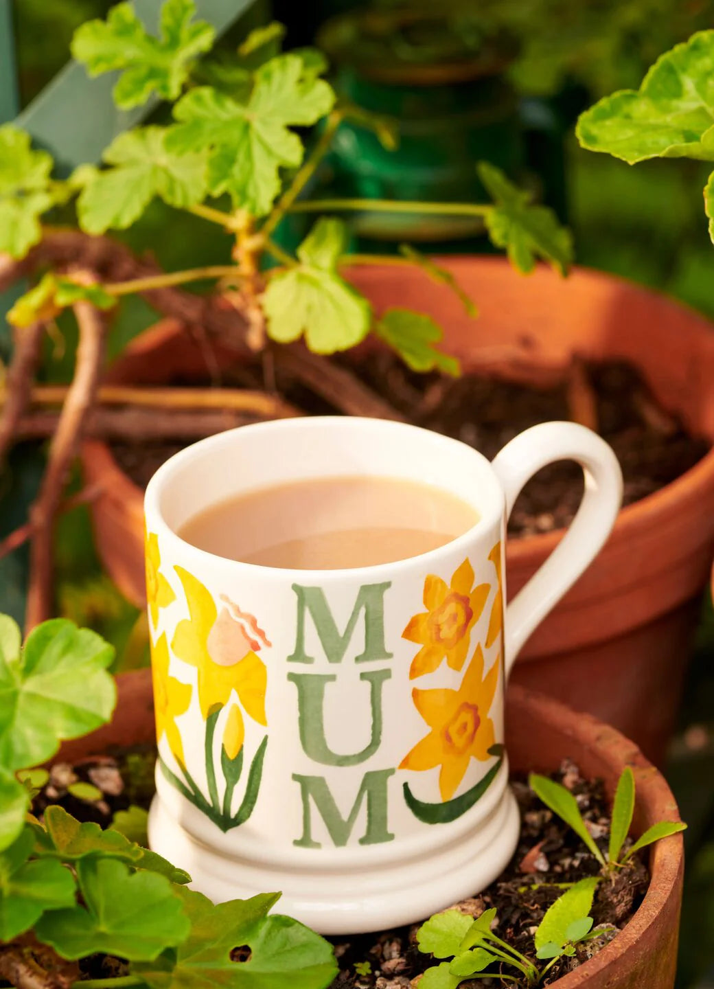 Emma Bridgewater Daffodil Mum ½ Pint Mug with floral daffodil design and classic shape, featuring colorful daffodil and mum flowers.