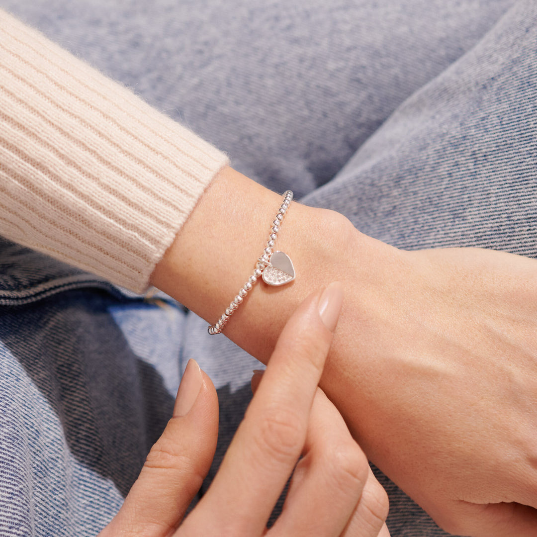 Joma Jewellery "A Little Like A Mum To Me" bracelet with delicate charm, designed for sentimental gift-giving.