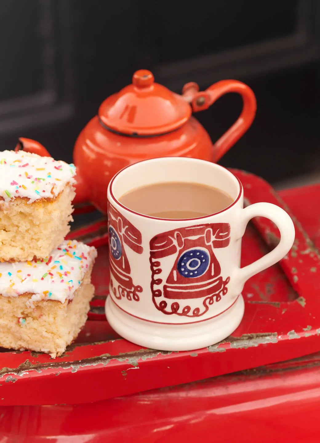 Emma Bridgewater London Icons Telephone ½ Pint Mug featuring iconic London phone booth design and classic ceramic craftsmanship.