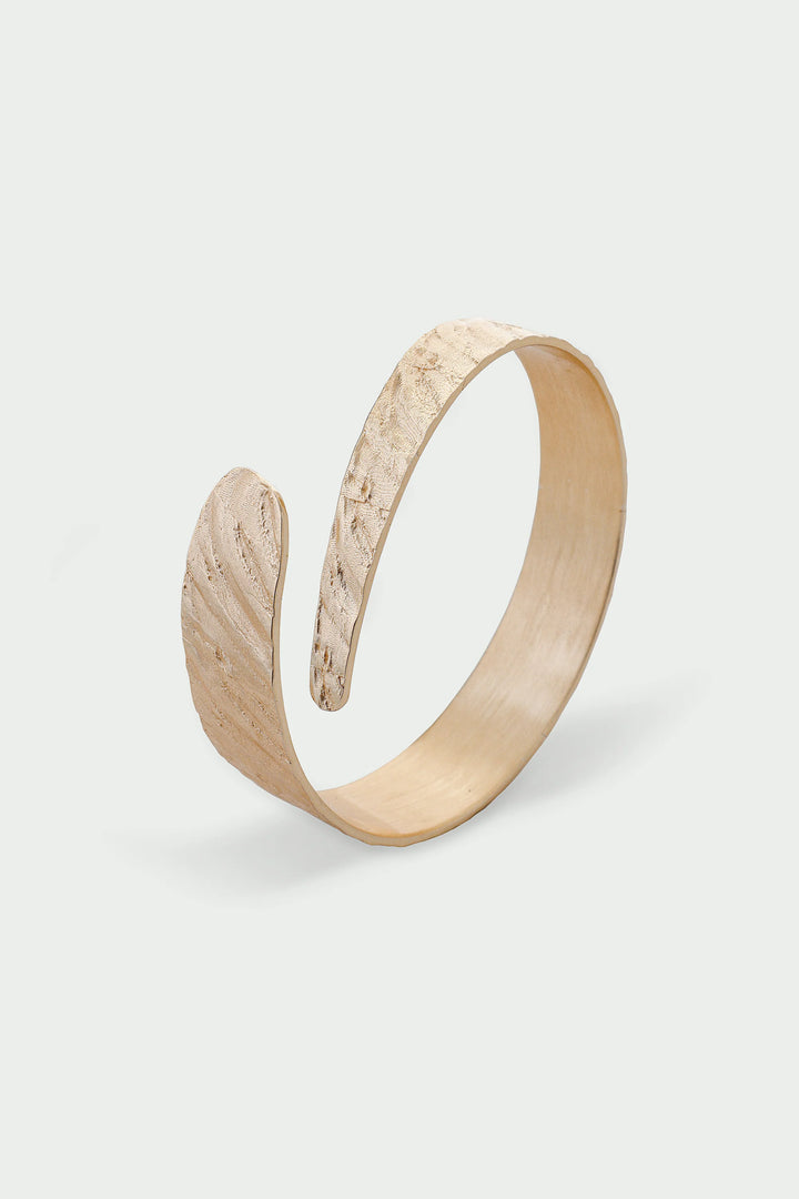 Tutti &amp; Co Riva Bangle with textured silver design, stylish jewelry accessory shown in close-up.
