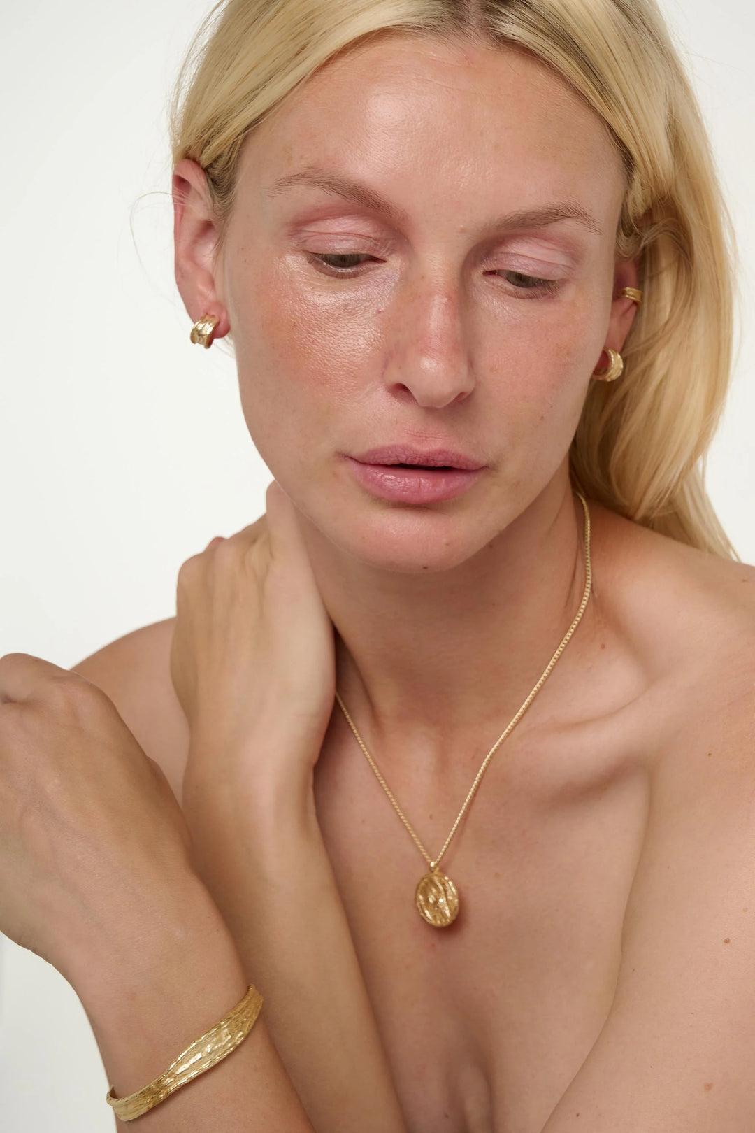 Gold Arc Necklace by Tutti &amp; Co featuring a sleek, minimalist design on a delicate chain, perfect for everyday wear.