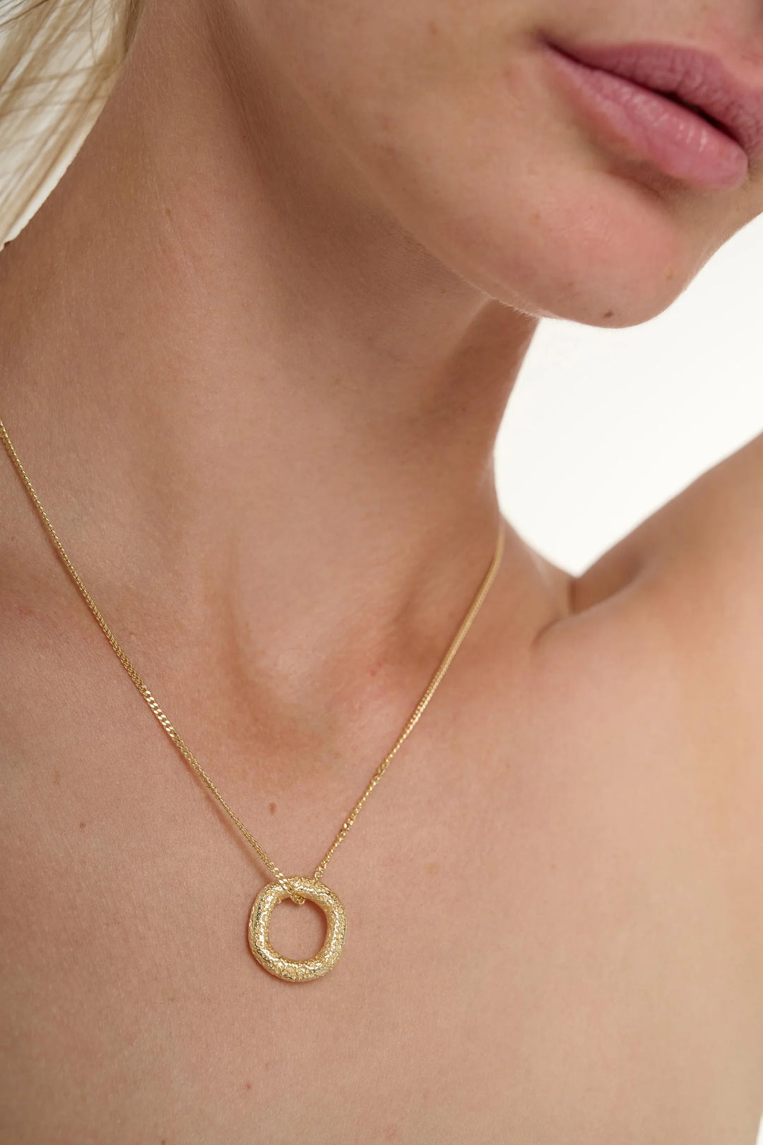 Tutti &amp; Co River Necklace featuring a delicate chain and pendant, stylish jewelry piece for everyday wear.