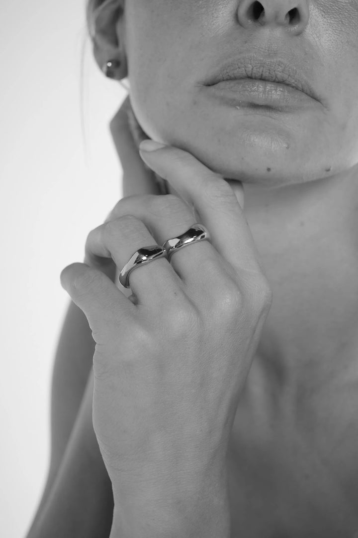 Tutti &amp; Co Serenity Ring featuring a sleek, modern design with a smooth band, displayed on a neutral background.