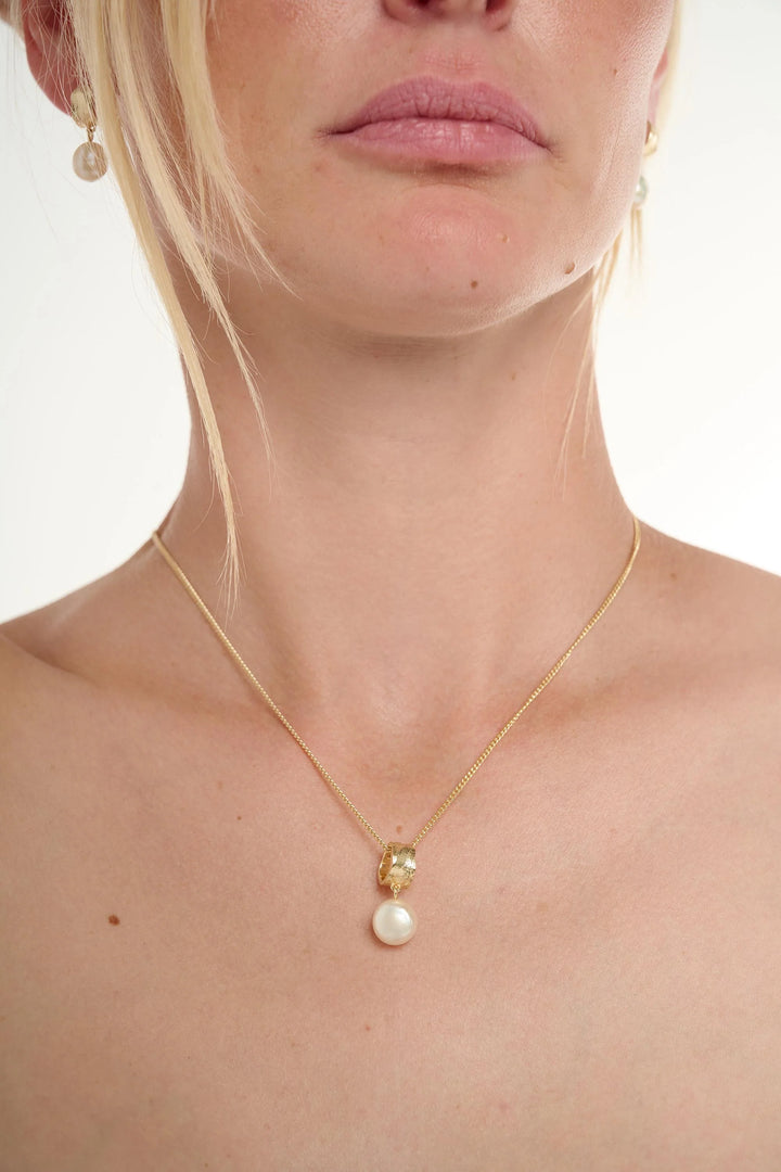 Freshwater Pearl Pendant Necklace - Gold