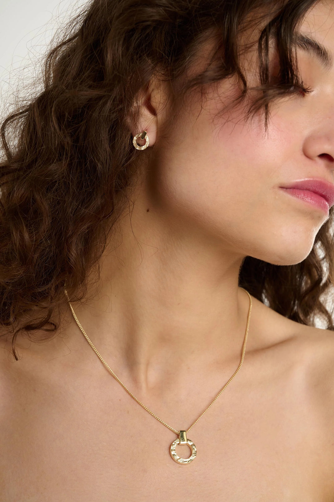 Palm Gold Textured Open Disc Pendant Necklace