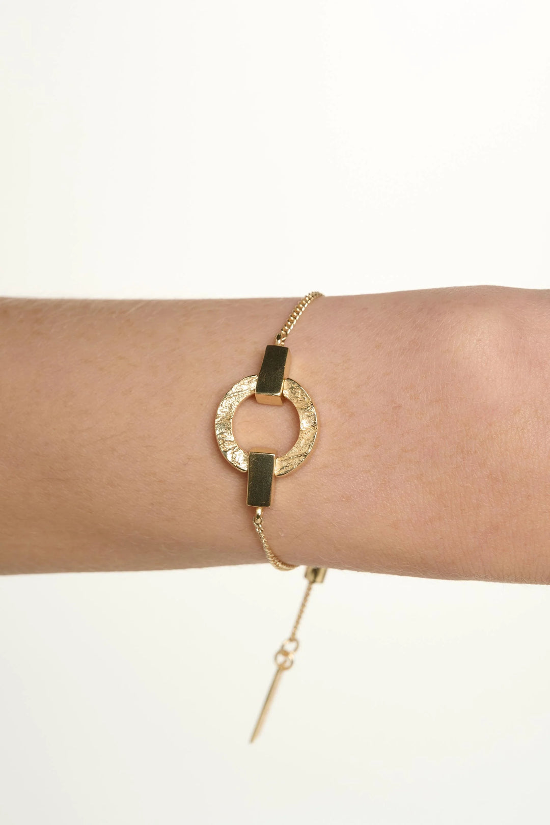 Palm Textured Open Disc Bracelet - Gold