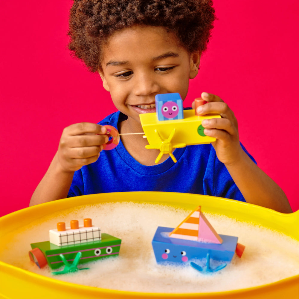 Kikkerland Kidoki Wind Up Bath Toy by Cornucopia Home, colorful plastic boat-shaped bath toy with wind-up mechanism.