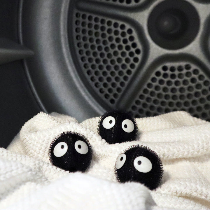 Kikkerland Cornucopia Home Hair Remover Laundry Balls in use, designed to reduce lint and pet hair during laundry.