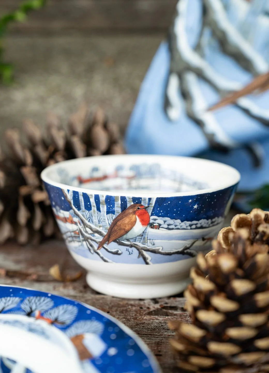 Emma Bridgewater Midnight Robin small Old Bowl with festive robin bird and midnight blue background, perfect for Christmas decor.
