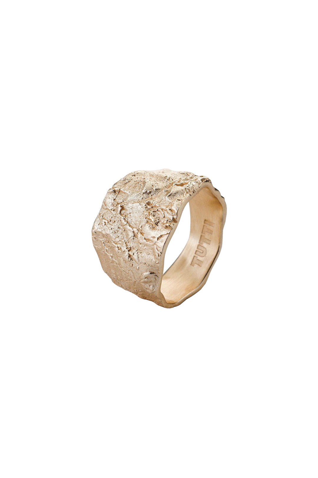Gold medium Revere ring by Tutti & Co, featuring a smooth, rounded design ideal for stylish jewelry collection.