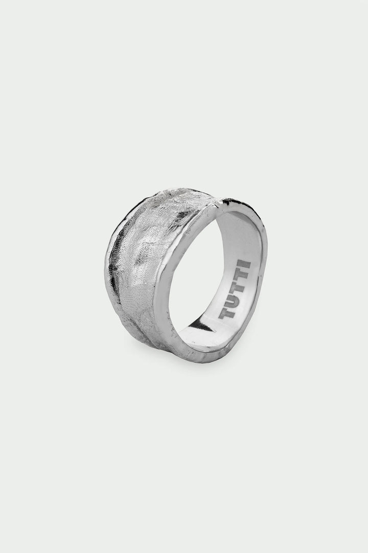 Silver Medium Driftline Ring by Tutti &amp; Co, showcasing a sleek, modern design on a clean background.