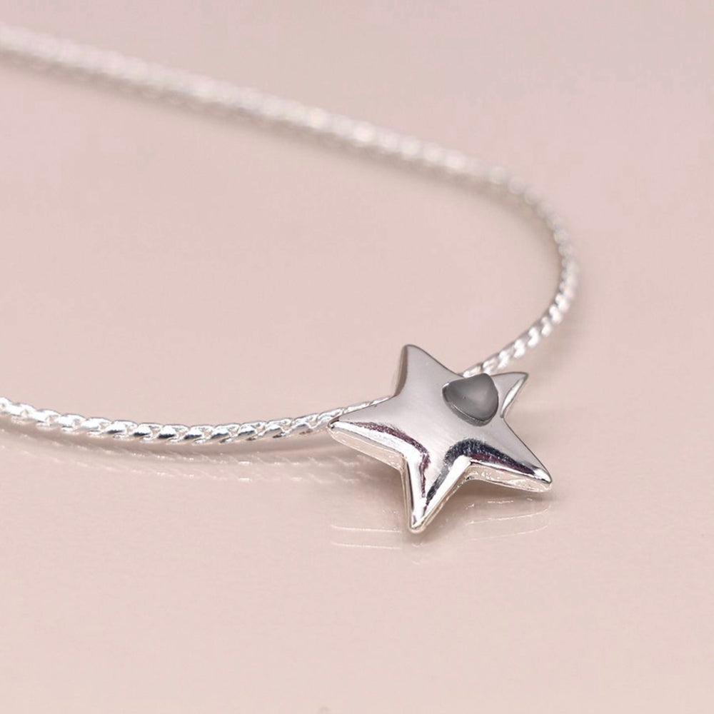 Silver plated star necklace from POM Jewellery featuring a delicate chain and a shiny star pendant.