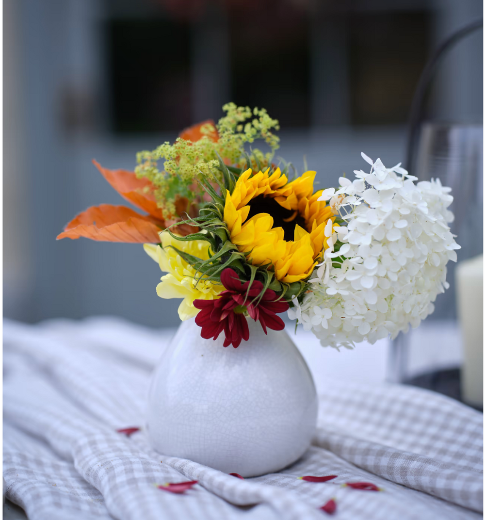 Garden Trading Ravello Bud Vase, elegant ceramic flower holder with a smooth finish, perfect for displaying small floral arrangements.