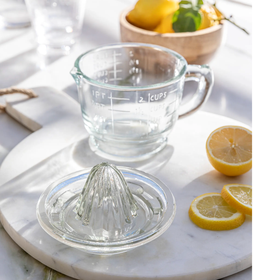 Garden Trading Classic Glass Juicer with a clear glass body and metal handle for efficient citrus juice extraction.