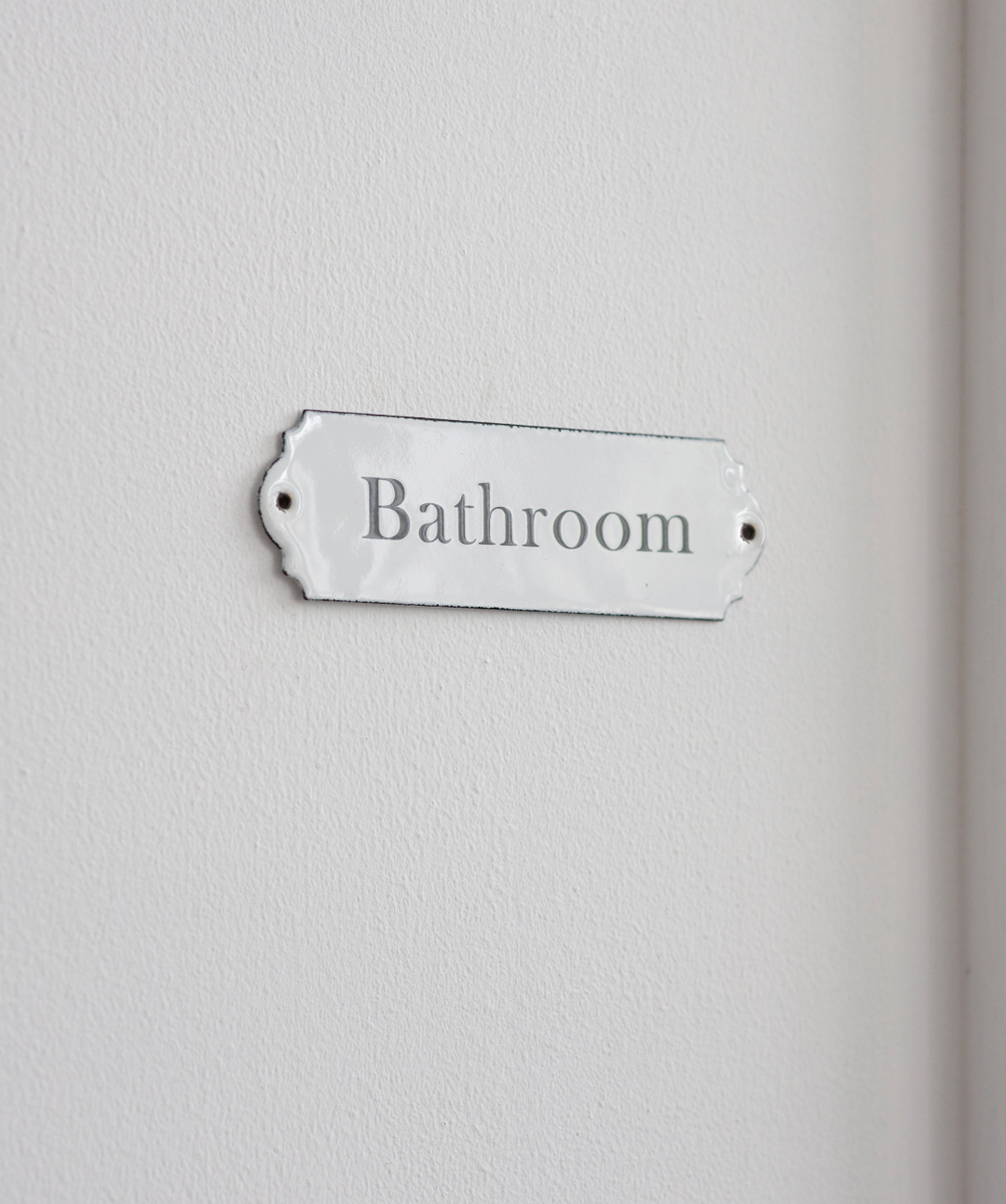 White enamel bathroom sign by Garden Trading, featuring clean, classic design for stylish home decor.