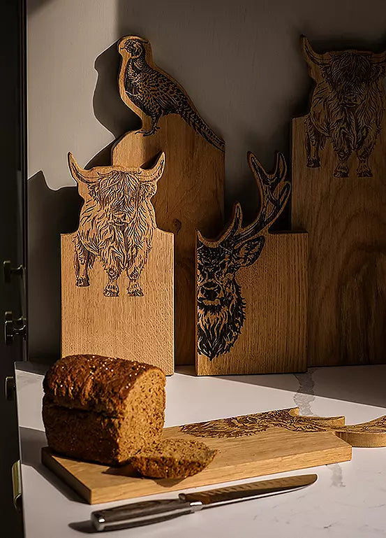 Selbrae House stag design medium oak serving board with a natural wood finish, ideal for serving cheeses and appetizers.