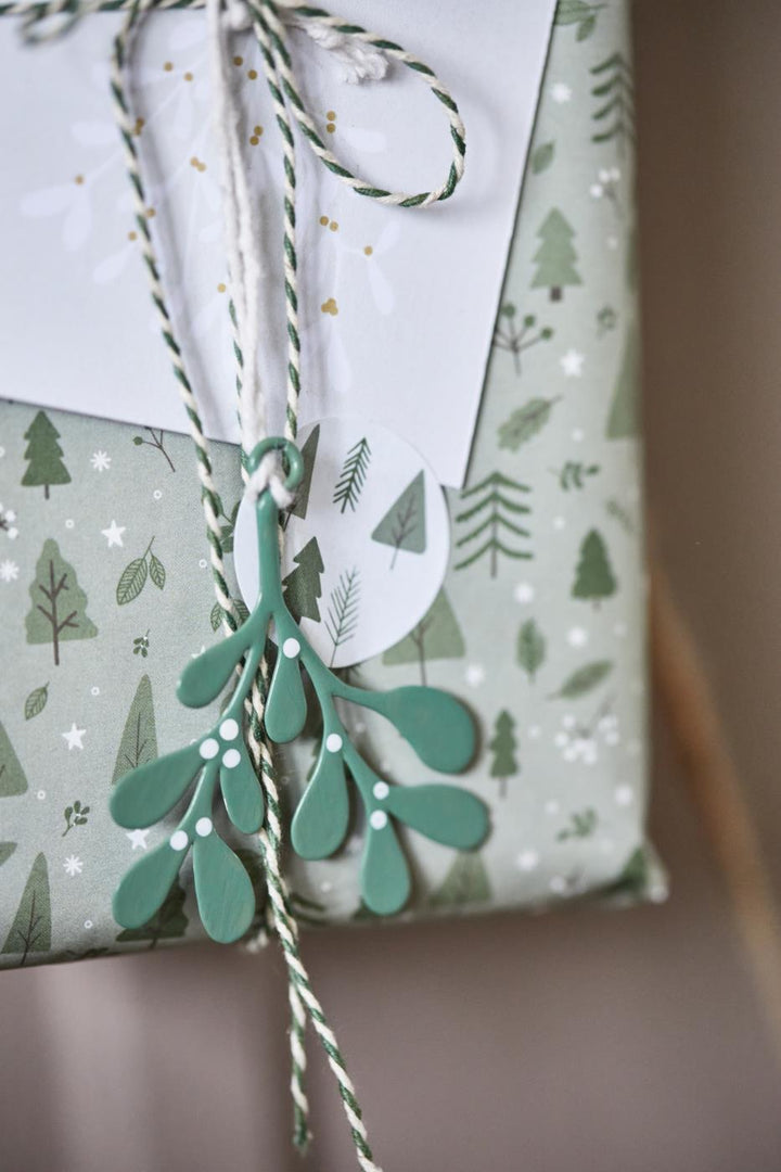 IB Laursen Christmas mistletoe decoration with green leaves and white berries, perfect for holiday home decor.