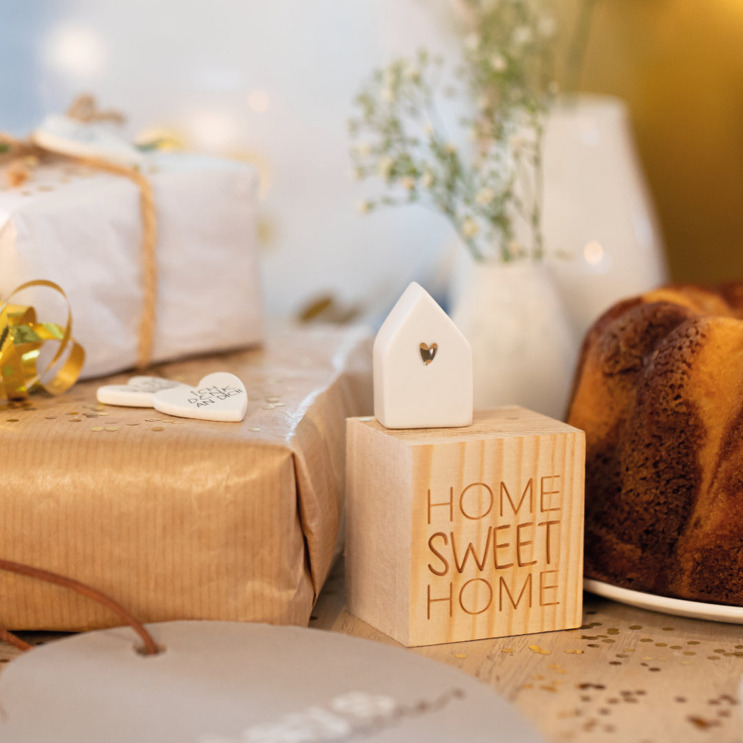 Lucky box Radër "Home Sweet Home" by Cornucopia Home and Gift, featuring colorful, decorative wheels with a charming design.