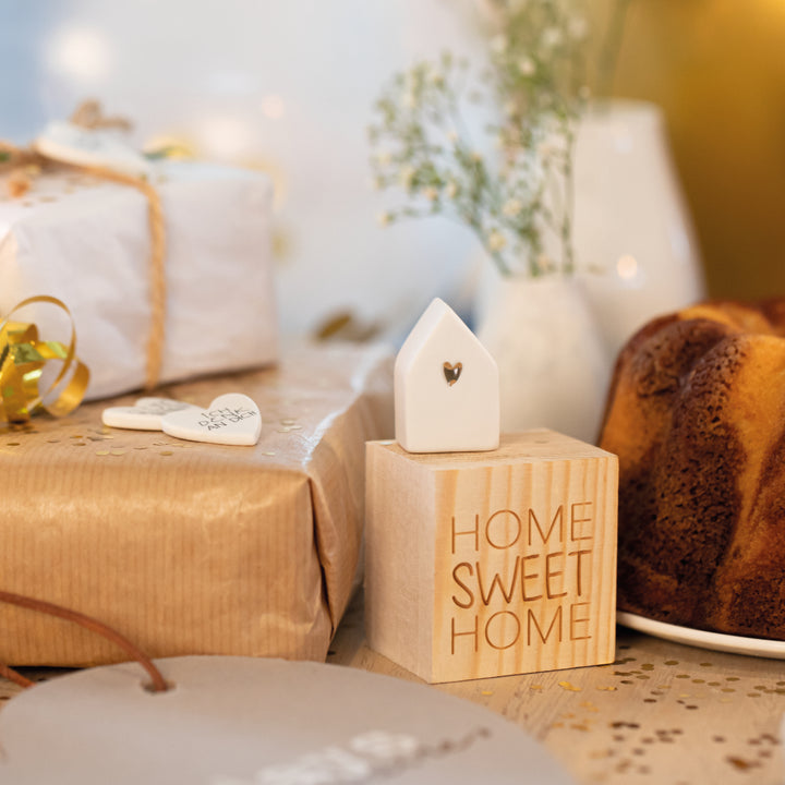 Lucky box Radër "Home Sweet Home" by Cornucopia Home and Gift, featuring colorful, decorative wheels with a charming design.
