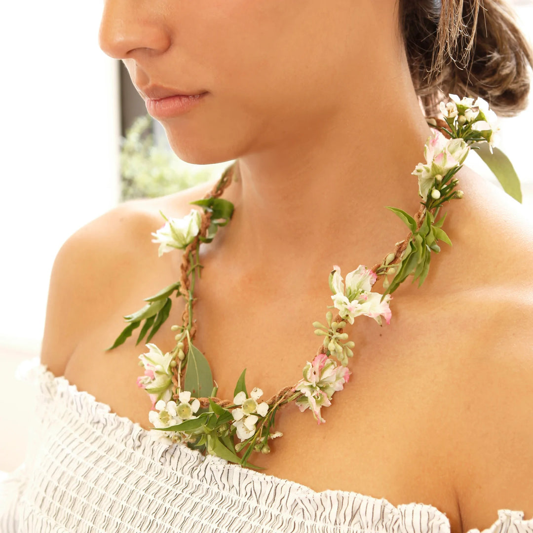Kikkerland Huckleberry Fresh Flower necklace featuring a vibrant flower pendant, displayed on a neutral background.