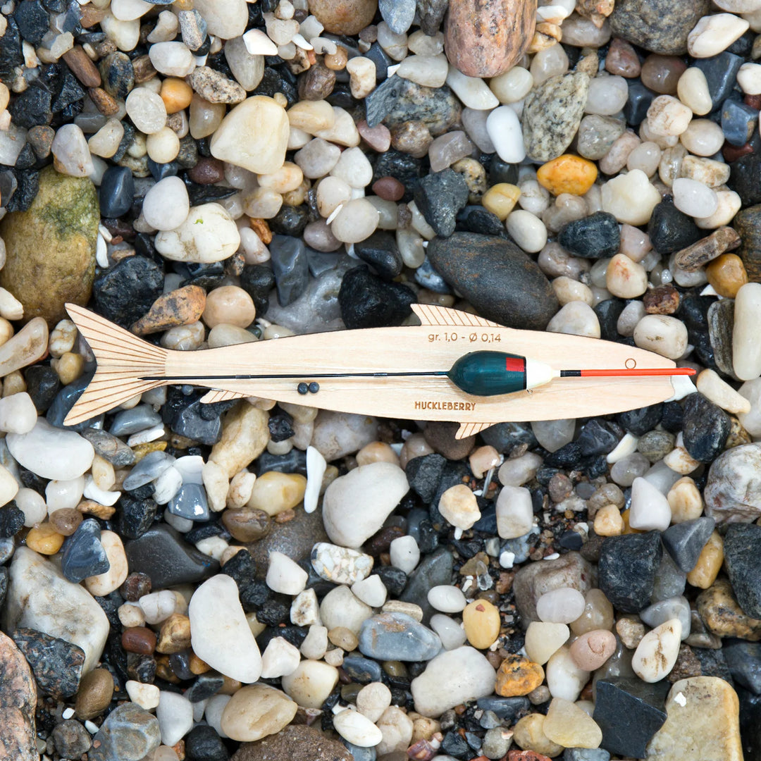 Kikkerland Huckleberry Fishing Kit with colorful fishing rod and accessories, designed for fun outdoor fishing activities.