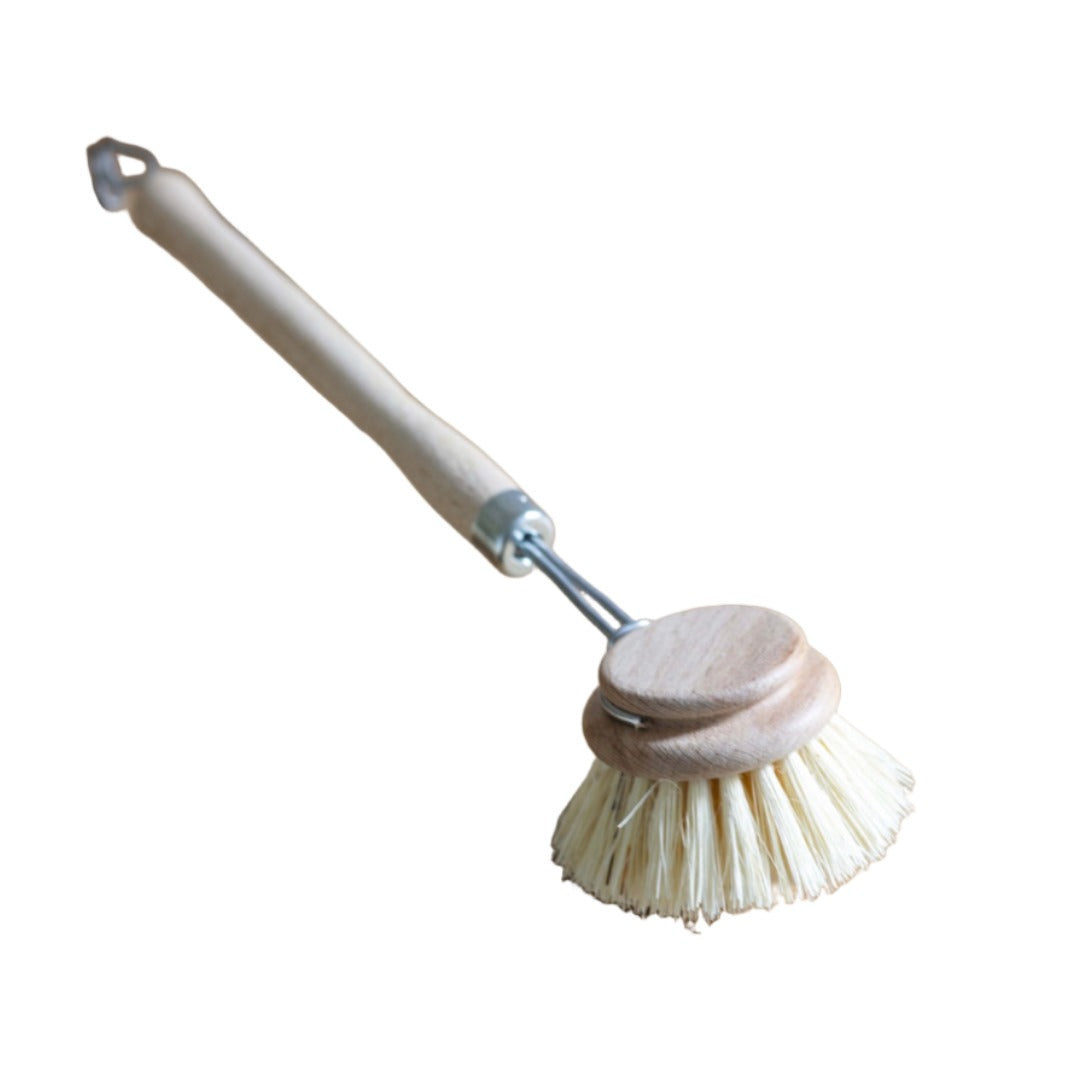 Garden Trading wash-up brush with beech wood handle, ideal for kitchen cleaning and dishwashing tasks.